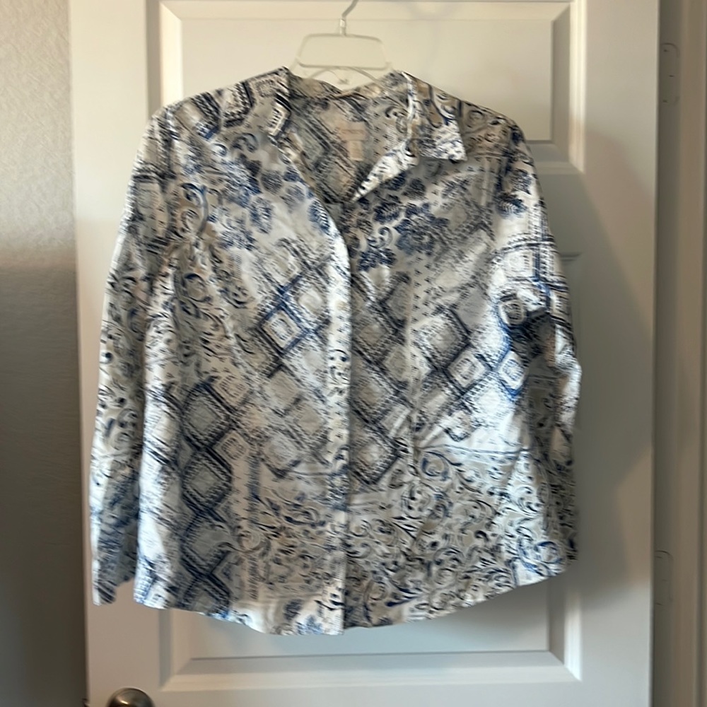Chico button down top size 3 blue and white button down workwear /casual preppy